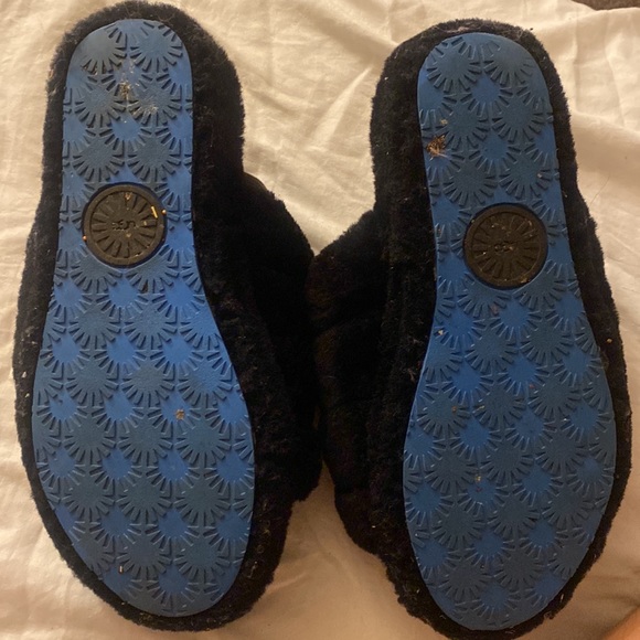 Authentic uggs slides - Picture 3 of 4